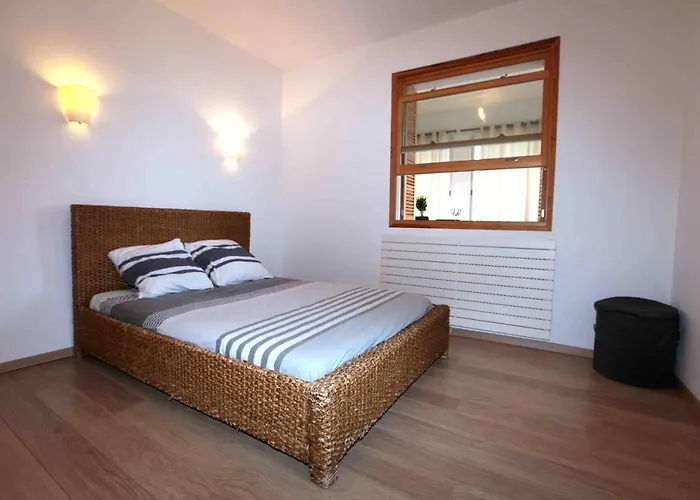 Deluxe And Luminous Apartment Front Of The Sea