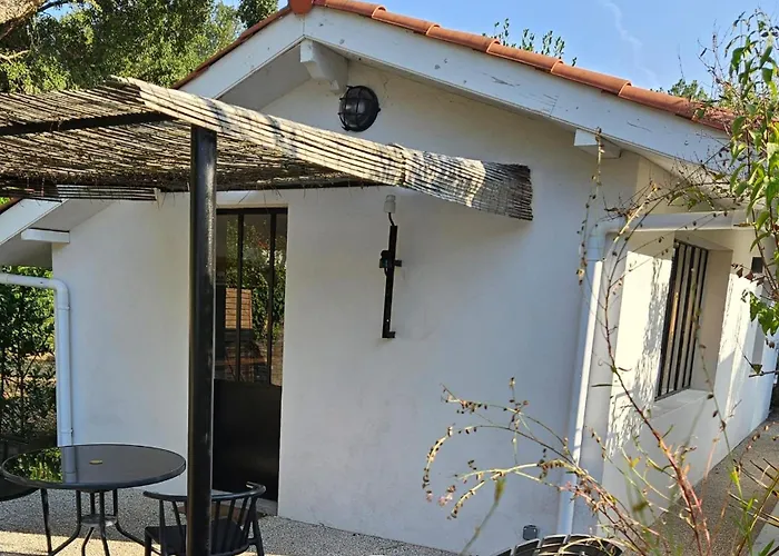 L'Annexe Des Cigales, A L'Ombre Des Chenes Lieges